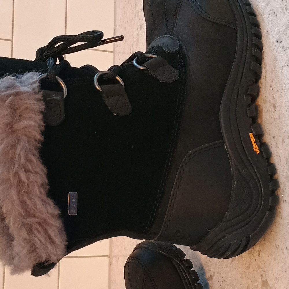 Woman's Size 7 UGG Ostrander Winter Black Waterproof Boots with Sheepskin Lining - Picture 10 of 12